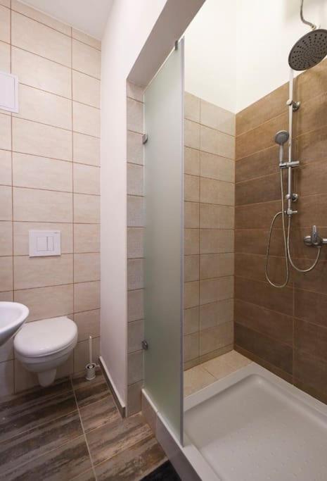 1 Bedroom Flat In Nyar Str., Central Budapest Eksteriør bilde