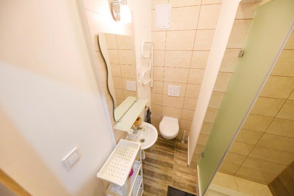 1 Bedroom Flat In Nyar Str., Central Budapest Eksteriør bilde