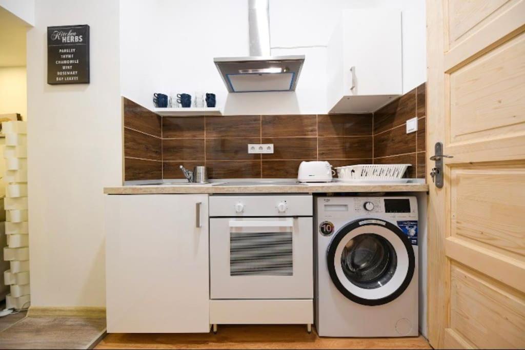 1 Bedroom Flat In Nyar Str., Central Budapest Eksteriør bilde