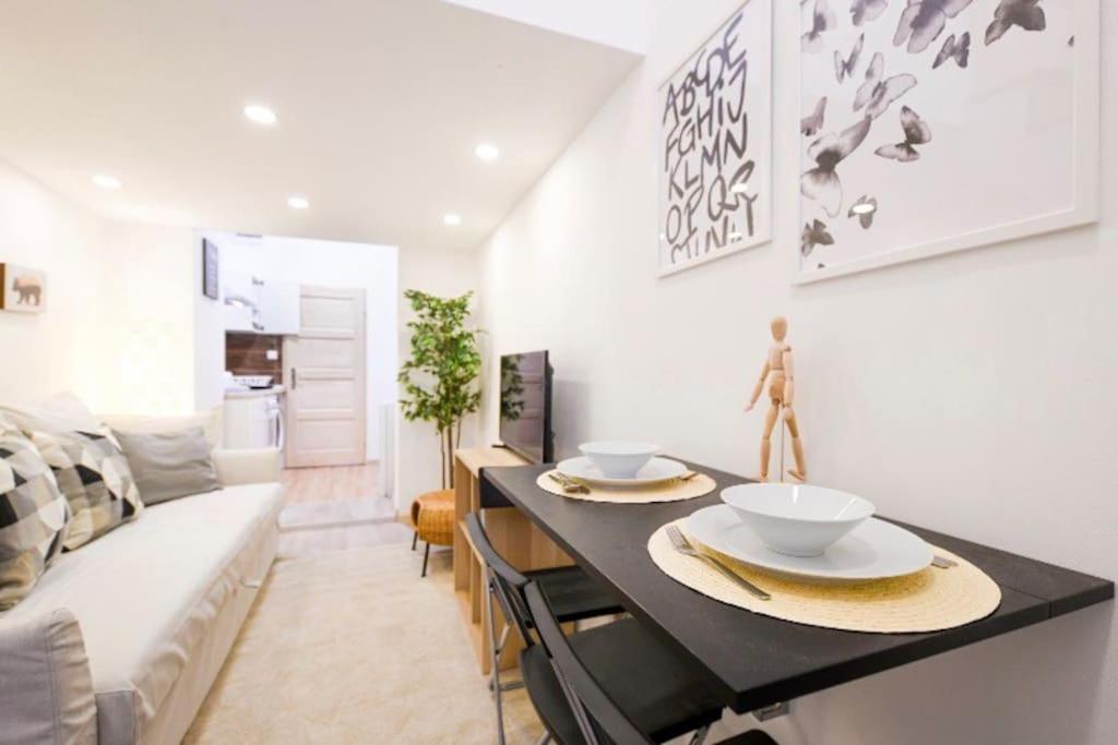 1 Bedroom Flat In Nyar Str., Central Budapest Eksteriør bilde