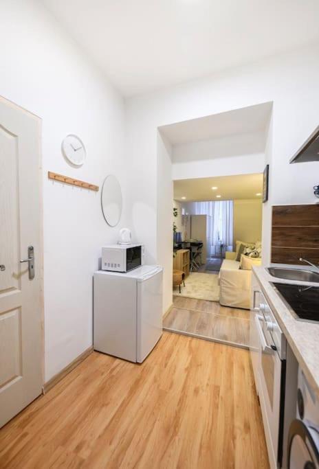 1 Bedroom Flat In Nyar Str., Central Budapest Eksteriør bilde