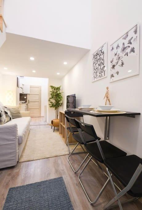 1 Bedroom Flat In Nyar Str., Central Budapest Eksteriør bilde